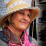 Gisela Helmes-Kronschnabl mit Hut